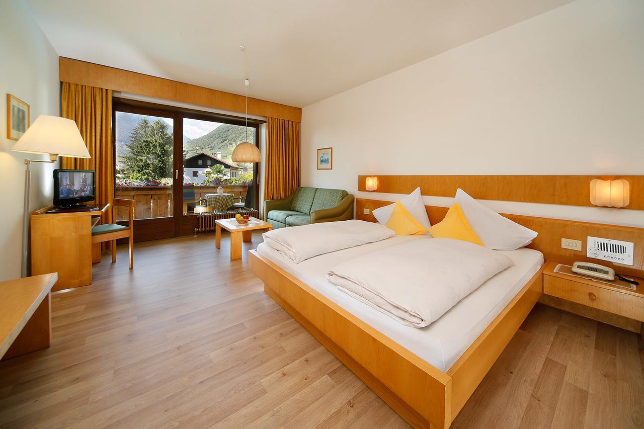 Hotel Und Residence Johanneshof Marlengo Esterno foto
